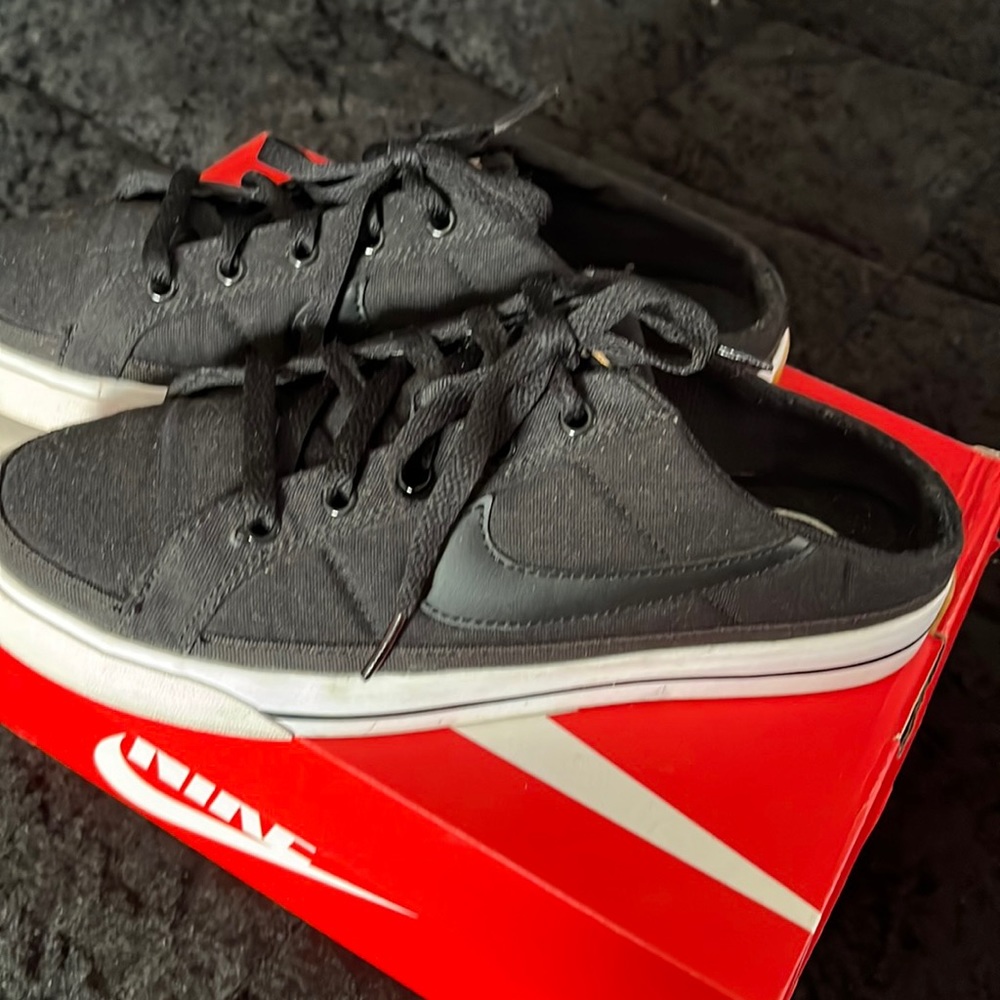 Nike Women's Black Low-Top Slip-On Sneakers with Laces